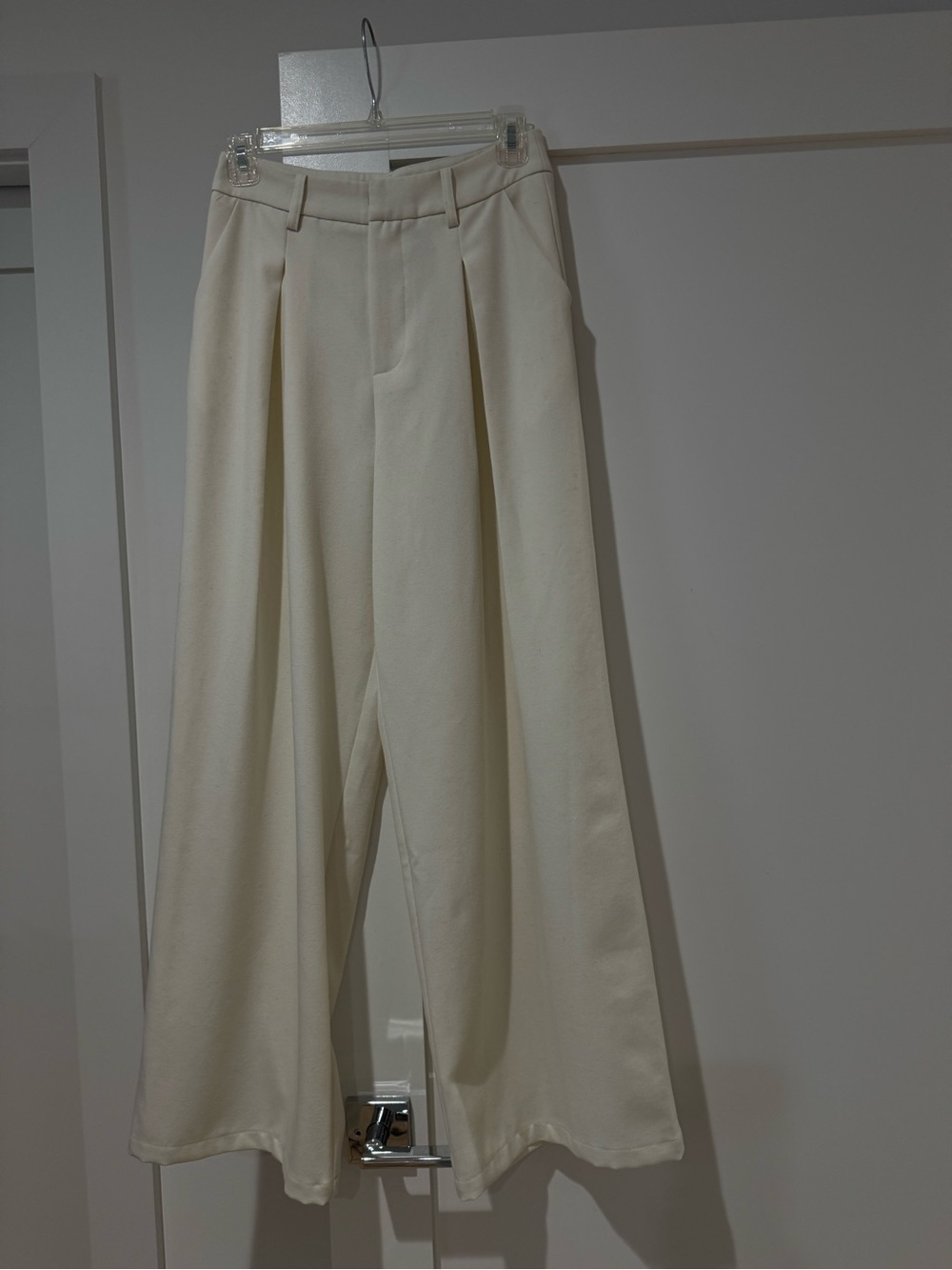 Commense Cream Sleeveless Belted Top & Pleated Wide-Leg Pants Set - Picture 9 of 12